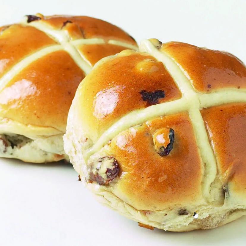 Hot cross buns перевод. Крестовая булочка. Пасхальные булочки. Hot Cross buns. Hot Cross buns картинка.