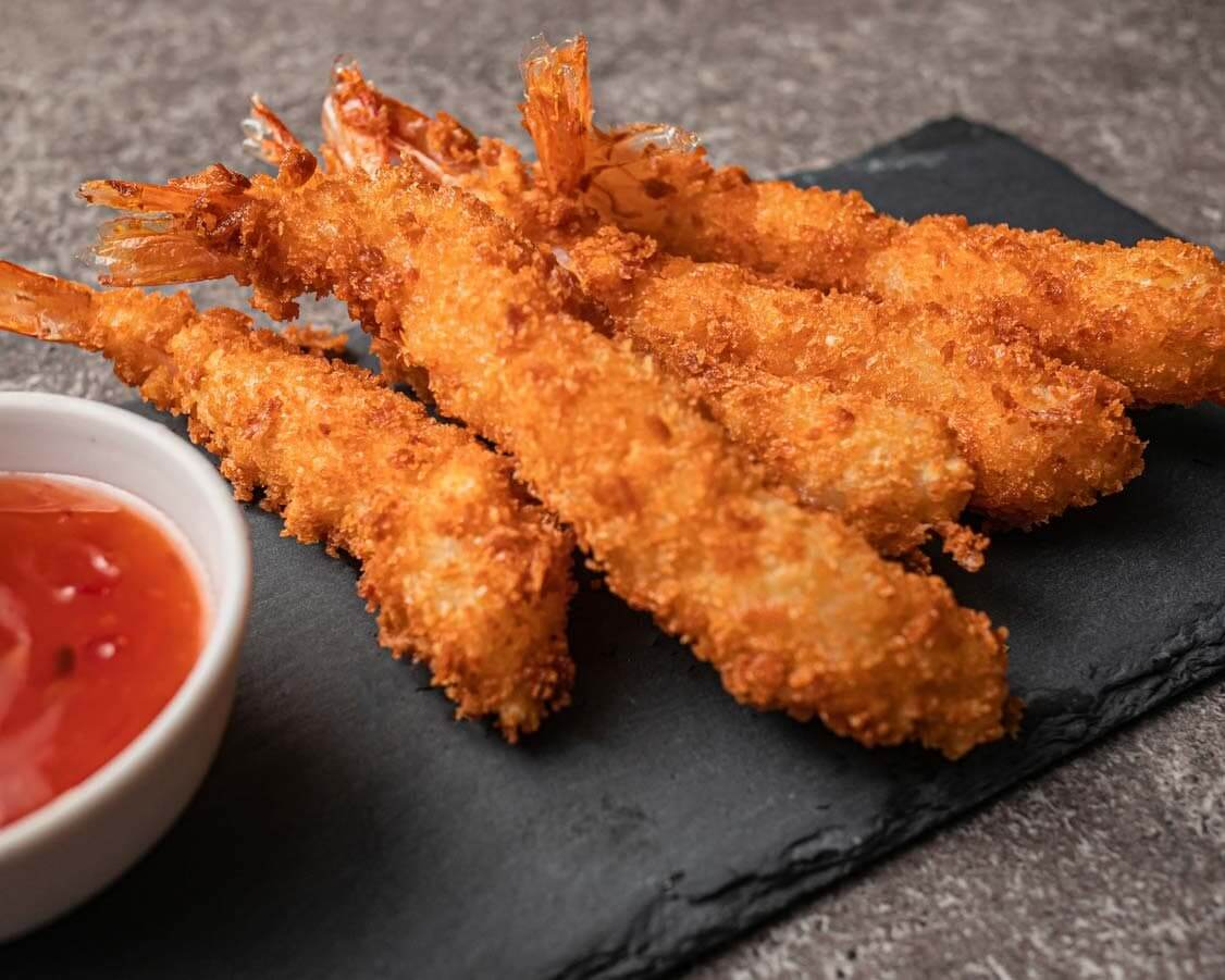 Креветка торпеда. Креветки на шпажке в чесночном маринаде фиш море. Тигровые креветки в сухарях панко. Креветки торпедо в панировке как готовить. Креветки торпедо в панировке как готовить.