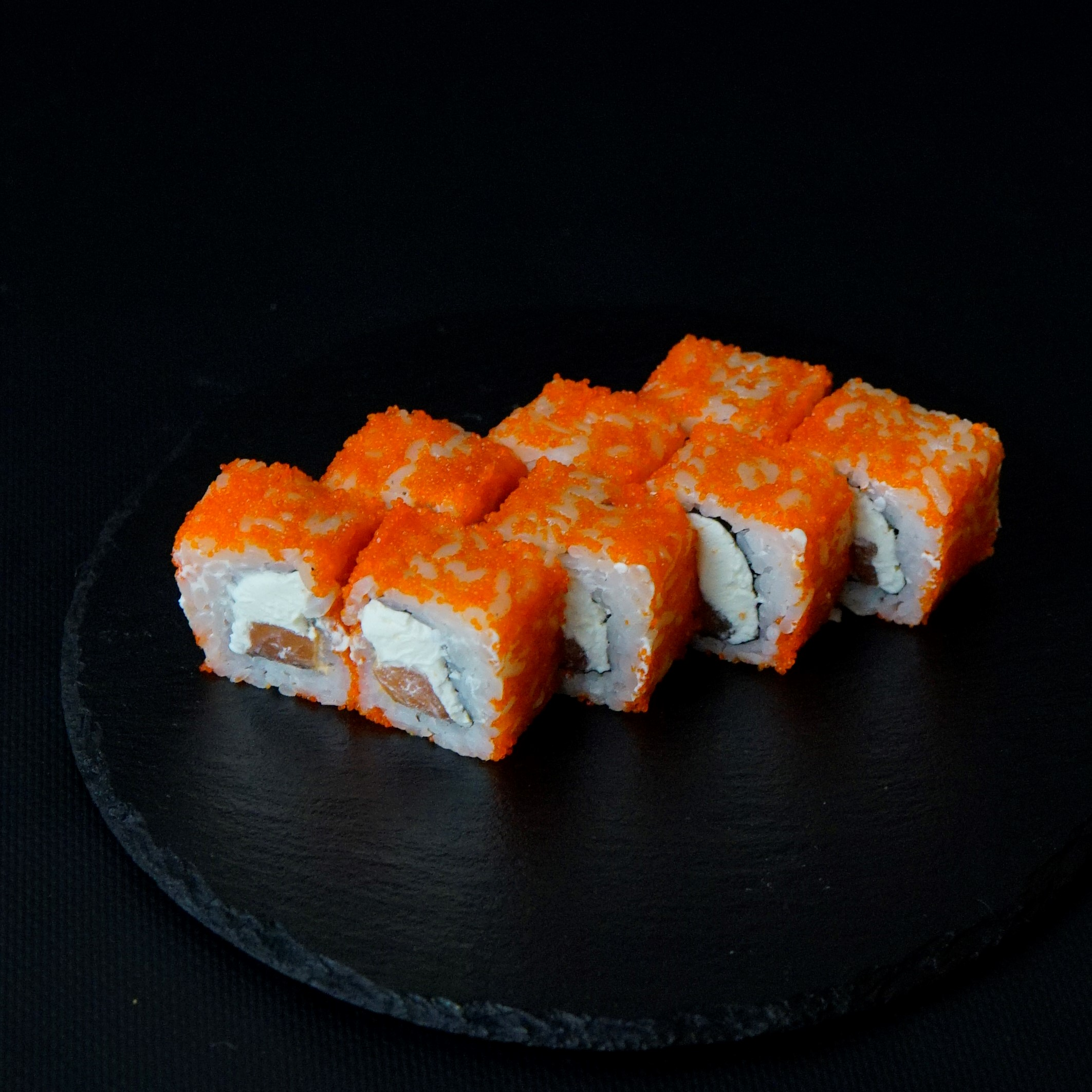 местный японец. азиатка в коробке. японец улыбается. местный японец. местный японец.